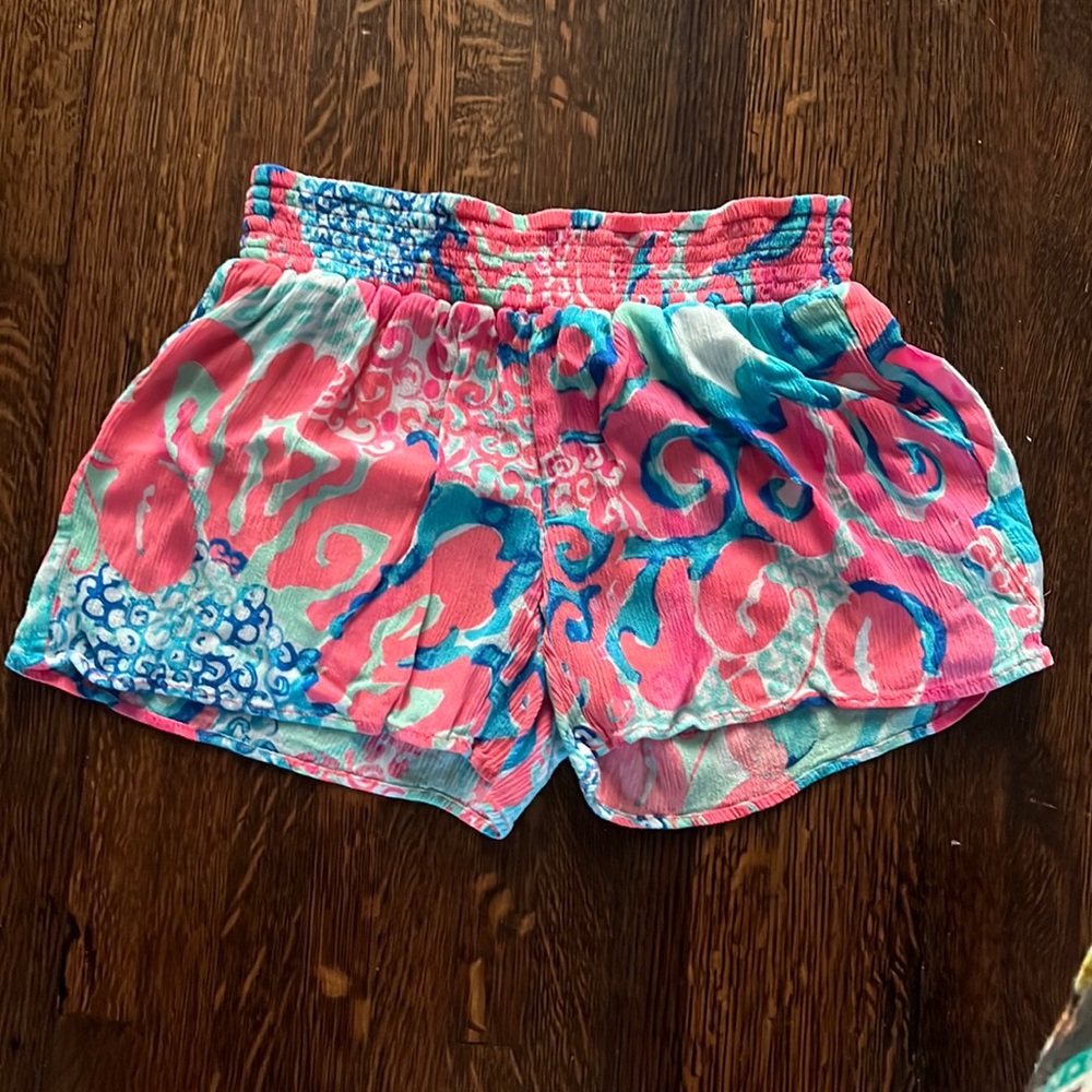 Lilly Pulitzer pull up short